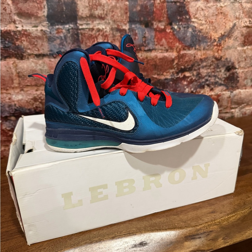 Preowned Nike LeBron James nines Men' Teal and Red Sneakers 9.5